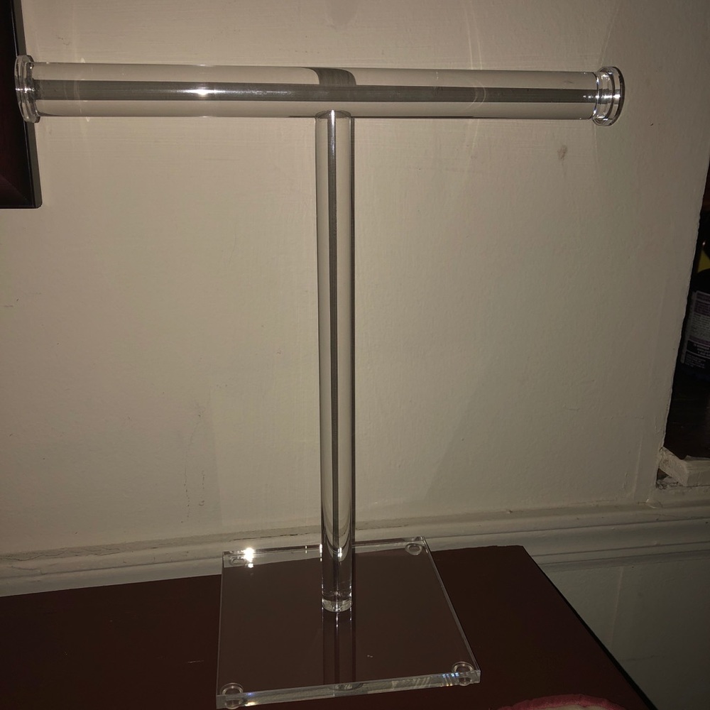 Jewelry hanger available